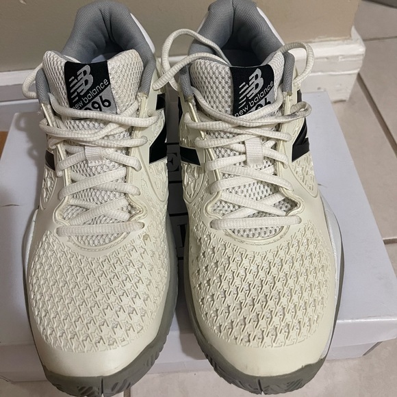 New Balance - Picture 2 of 7